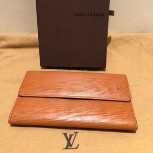 LV wallet with pocket detail epi cacao